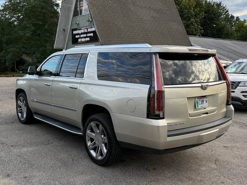 Used 2017 Cadillac Escalade ESV Luxury AWD/4WD image 3