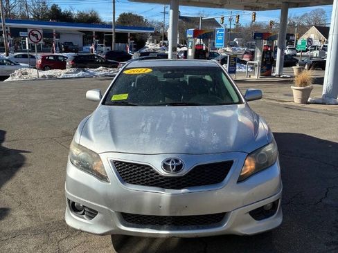 Used 2011 Toyota Camry SE image 1