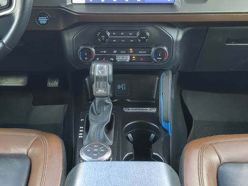 Used 2022 Ford Bronco Outer Banks AWD/4WD image 17