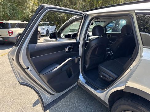 Used 2021 Kia Sorento S image 30