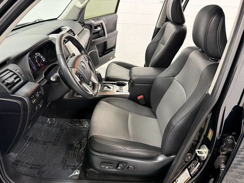 Used 2022 Toyota 4Runner SR5 Premium w/ Moonroof Package AWD/4WD image 10