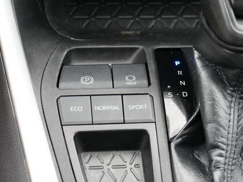 Used 2022 Toyota RAV4 XLE FWD image 36