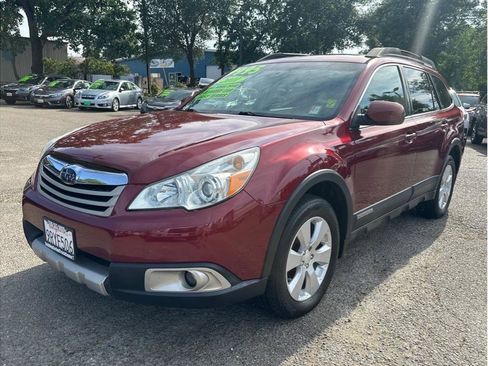 Used 2011 Subaru Outback 2.5i Limited AWD/4WD image 3