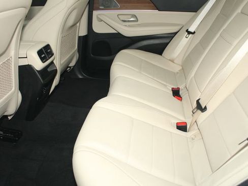 Used 2023 Mercedes-Benz GLE 350 4MATIC w/ AMG Line Exterior image 5