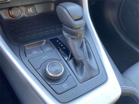 Used 2025 Toyota RAV4 XLE image 29