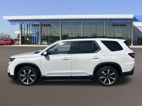Certified 2024 Honda Pilot Elite image 3
