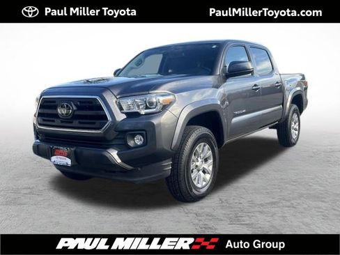 Used 2018 Toyota Tacoma SR5 image 1