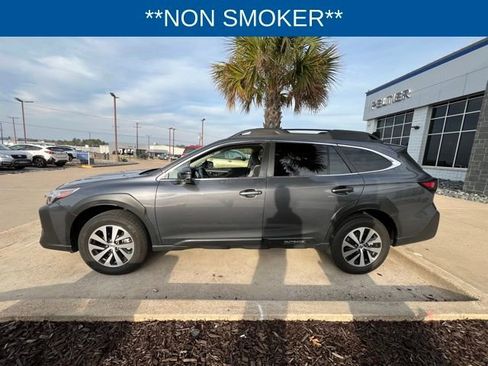 Used 2023 Subaru Outback Premium image 5