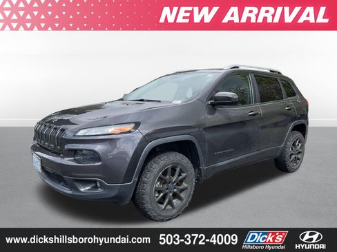 Used 2015 Jeep Cherokee Latitude w/ Comfort/Convenience Group image 2