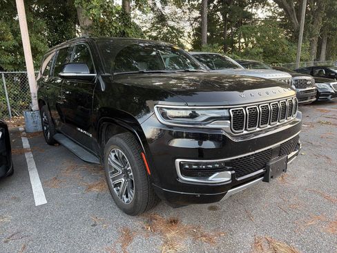 Used 2024 Jeep Wagoneer Series II w/ Flexible Seating Group RWD image 3