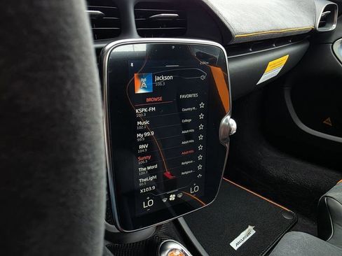 Used 2025 McLaren Artura Spider image 40