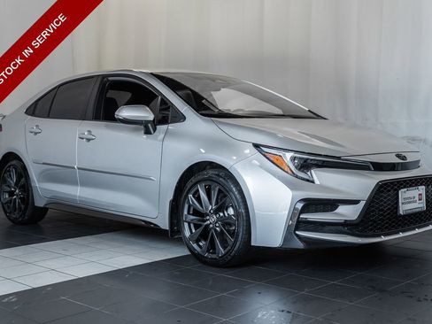 Used 2025 Toyota Corolla SE FWD image 1
