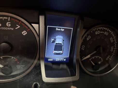 Used 2023 Toyota Tacoma TRD Sport image 17