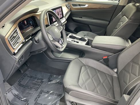 Used 2025 Volkswagen Atlas SE image 21