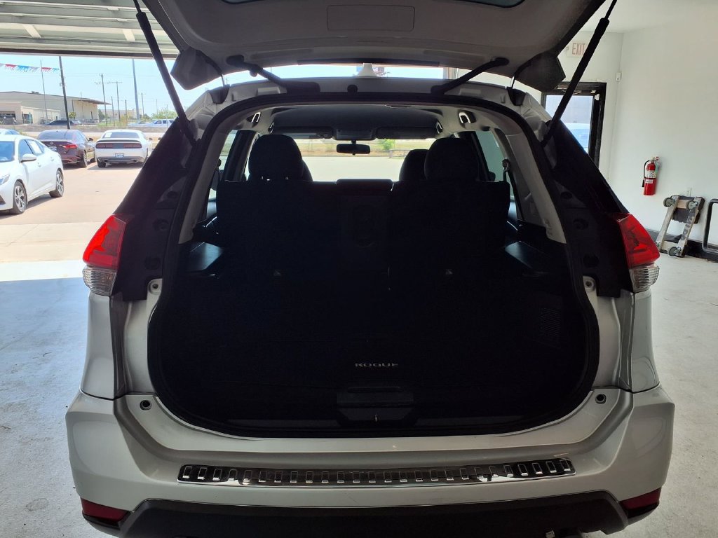 Used 2018 Nissan Rogue S FWD image 18