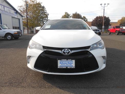 Used 2017 Toyota Camry SE image 4