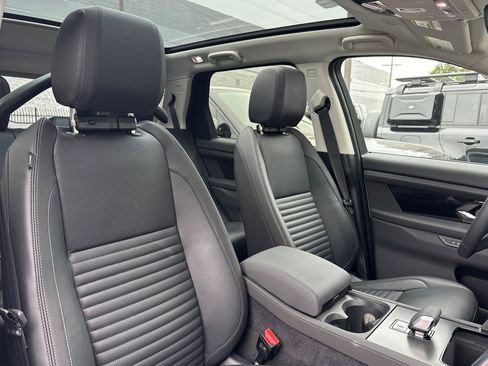Used 2025 Land Rover Discovery Sport S image 31