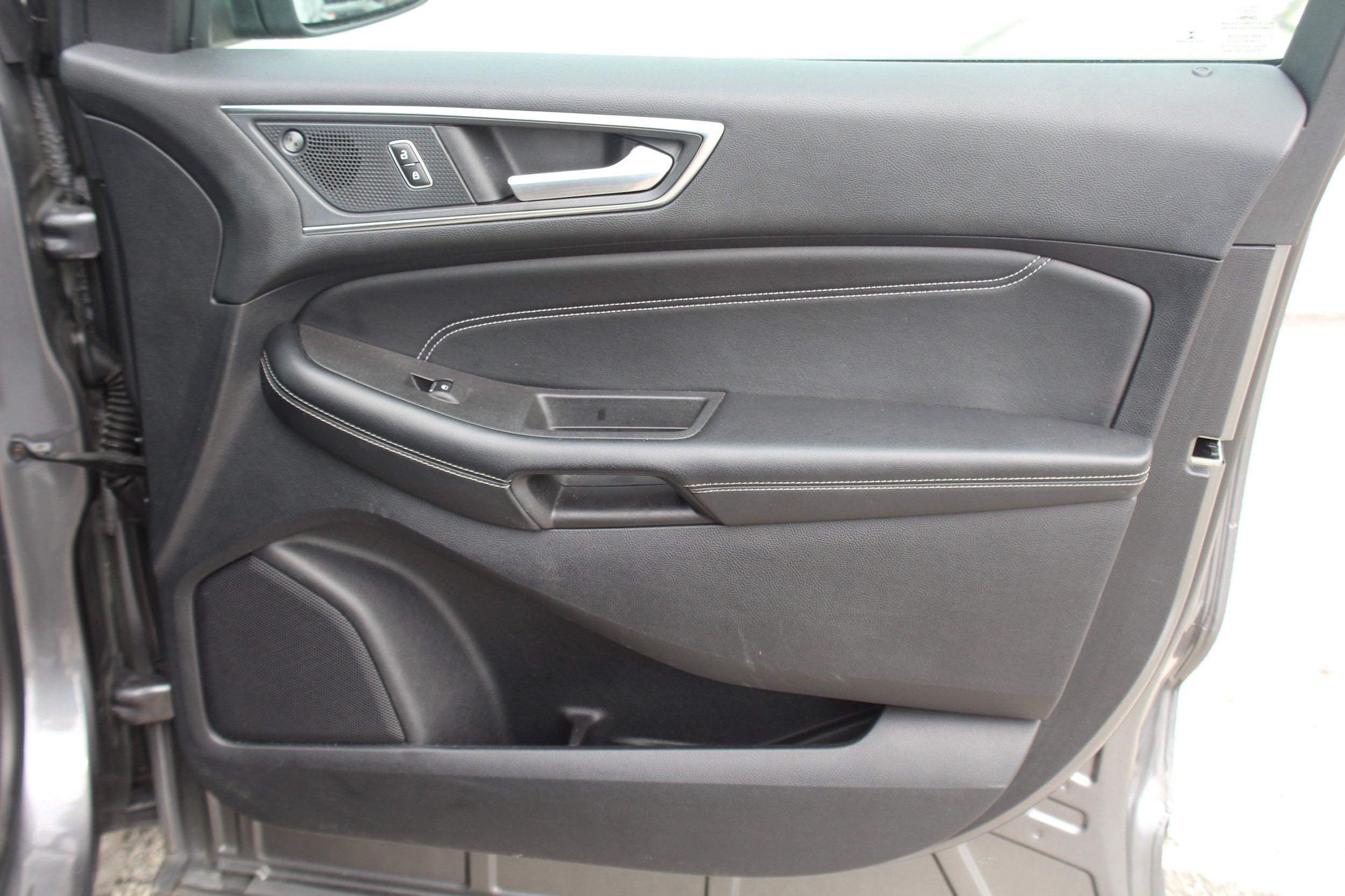 Used 2022 Ford Edge Titanium AWD/4WD image 24