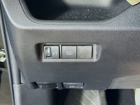 Used 2022 Toyota RAV4 XLE AWD/4WD image 21