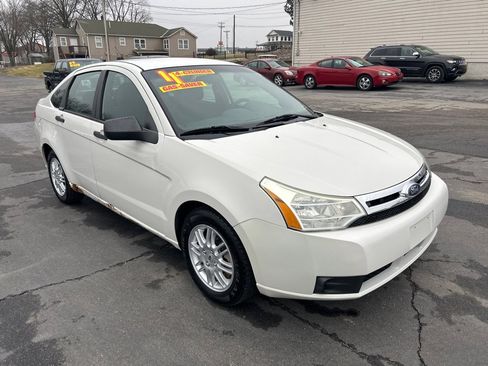 Used 2011 Ford Focus SE image 4