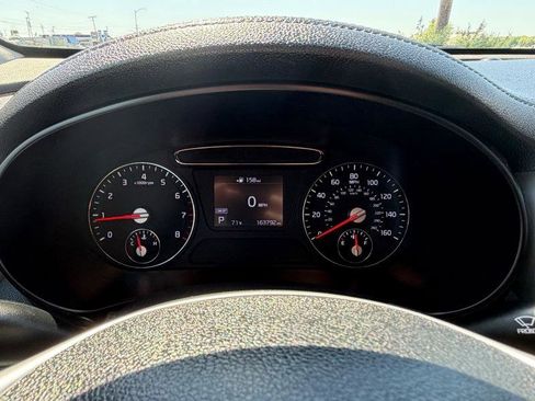 Used 2020 Kia Sorento LX FWD image 18
