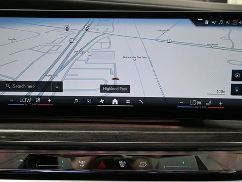 Used 2023 BMW i7 xDrive60 AWD/4WD image 14