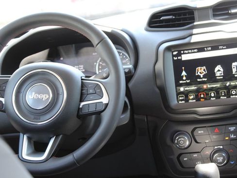 Used 2023 Jeep Renegade Trailhawk AWD/4WD image 10