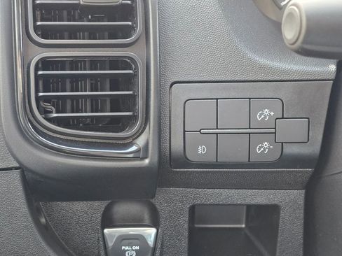 Used 2025 RAM ProMaster 3500 w/ Convenience Group image 26