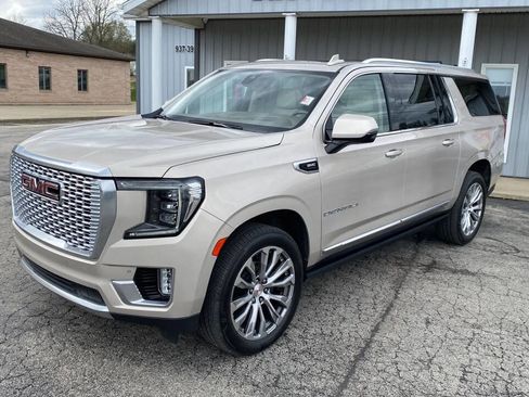 Used 2021 GMC Yukon XL Denali w/ Denali Premium Package image 3