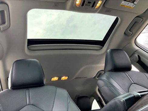 Used 2023 Toyota Highlander Limited image 14