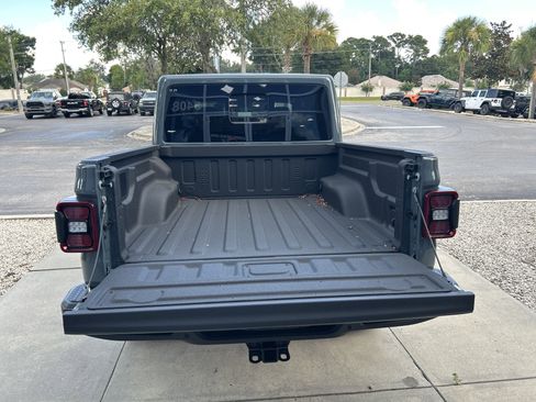 New 2025 Jeep Gladiator Sport image 7