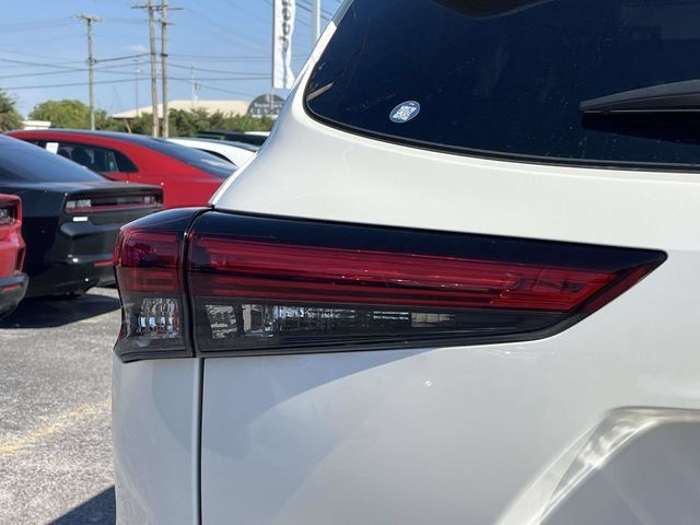 Used 2021 Toyota Highlander Platinum AWD/4WD image 10