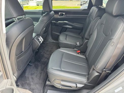 Used 2025 Kia Sorento EX w/ EX Panoramic Sunroof Package image 9
