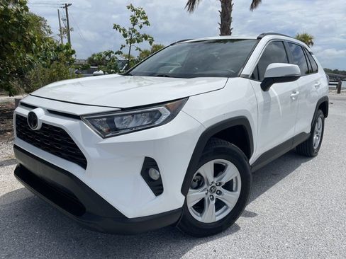 Used 2020 Toyota RAV4 XLE w/ Convenience Package FWD image 34