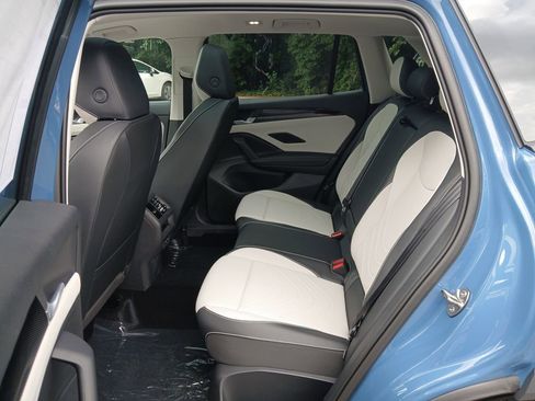 New 2025 Volkswagen Tiguan SE image 24