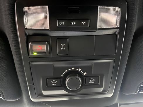 Used 2021 Toyota Tacoma TRD Off-Road w/ Technology Package AWD/4WD image 18