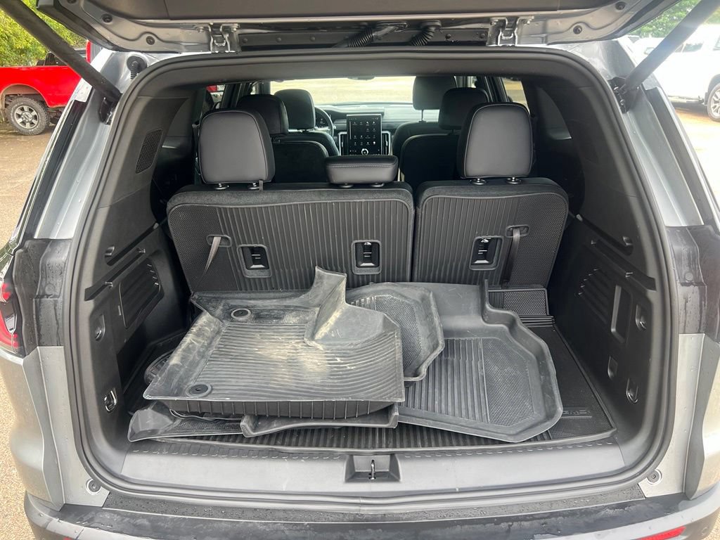 Certified 2026 GMC Acadia Elevation w/ Elevation Premium Package AWD/4WD image 60