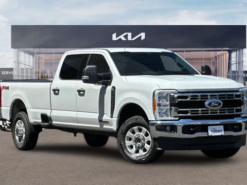 Used 2023 Ford F350 XLT w/ FX4 Off-Road Package AWD/4WD image 2