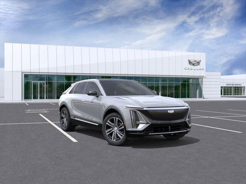 New 2025 Cadillac Lyriq Luxury w/ LPO, Floor Liner Package RWD image 25