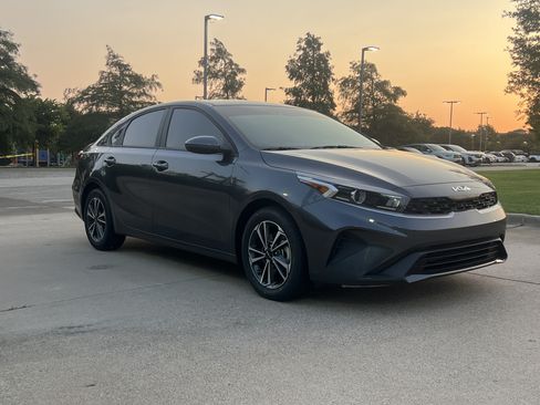 Used 2024 Kia Forte LXS FWD image 2