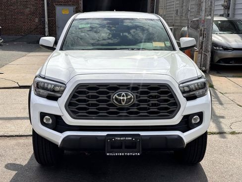 Used 2022 Toyota Tacoma TRD Off-Road AWD/4WD image 8