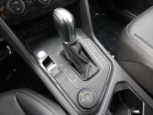 Used 2019 Volkswagen Tiguan SEL Premium R-Line image 17