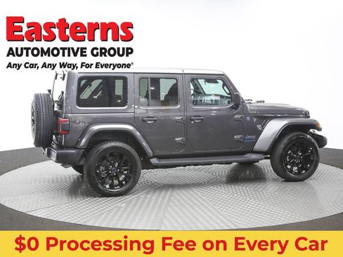 Used 2025 Jeep Wrangler Unlimited Sahara AWD/4WD image 39