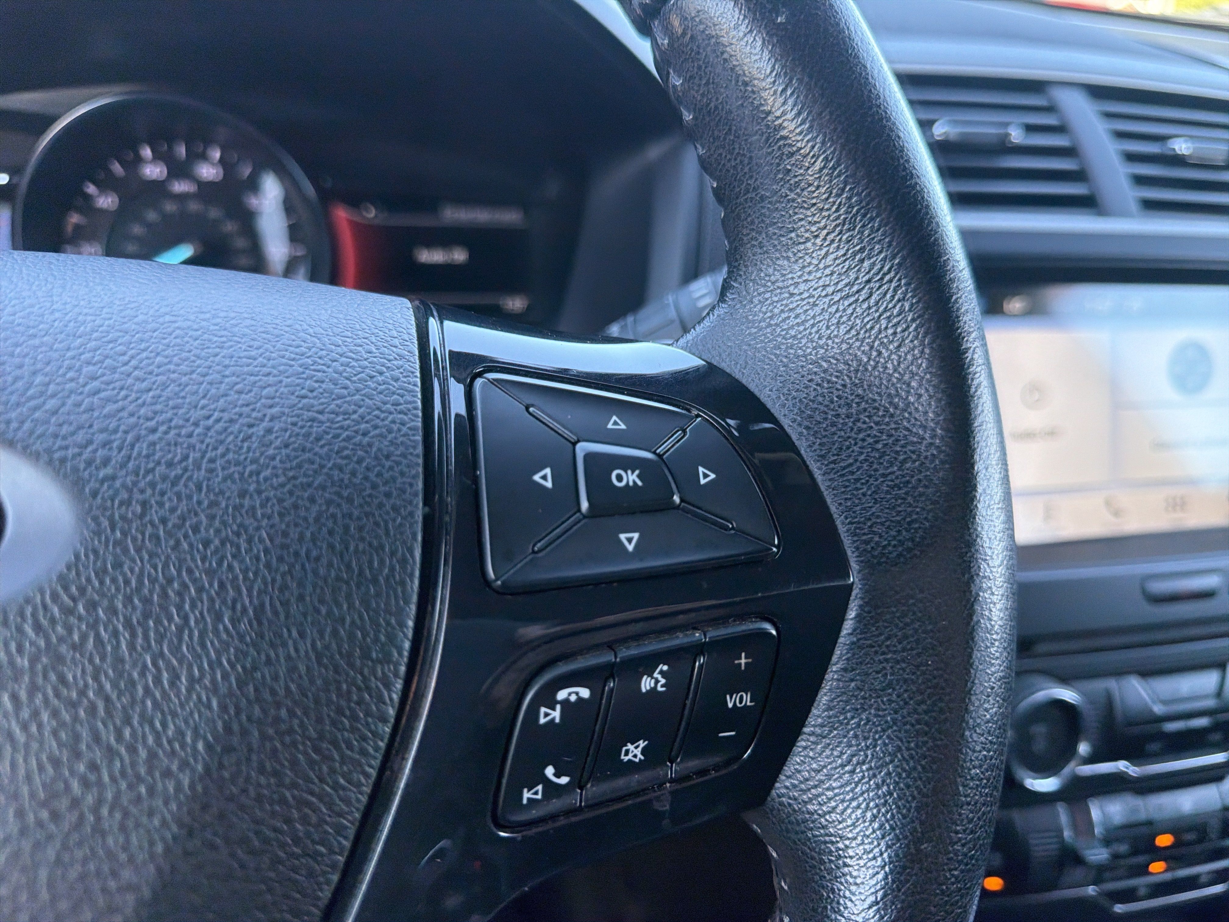 Used 2017 Ford Explorer XLT w/ Equipment Group 201A AWD/4WD image 20