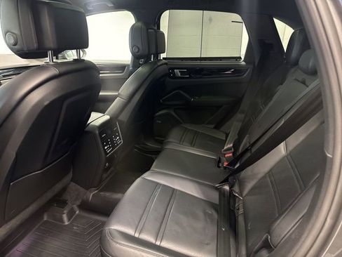 Used 2019 Porsche Cayenne S image 11