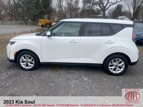Used 2023 Kia Soul LX w/ LX Technology Package FWD image 16