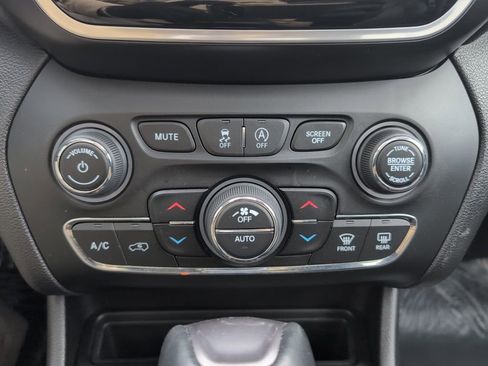 Used 2021 Jeep Cherokee Limited image 33