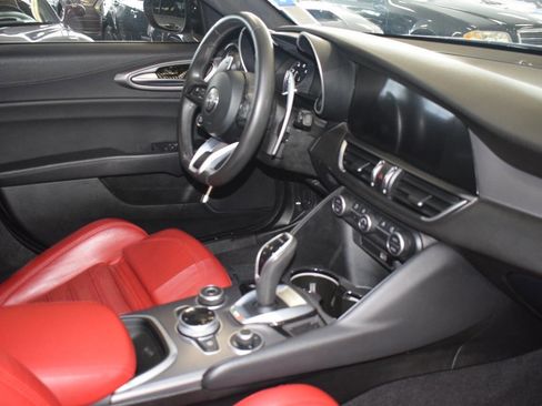 Used 2022 Alfa Romeo Giulia Veloce image 19