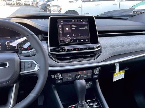 New 2026 Jeep Compass Latitude image 5