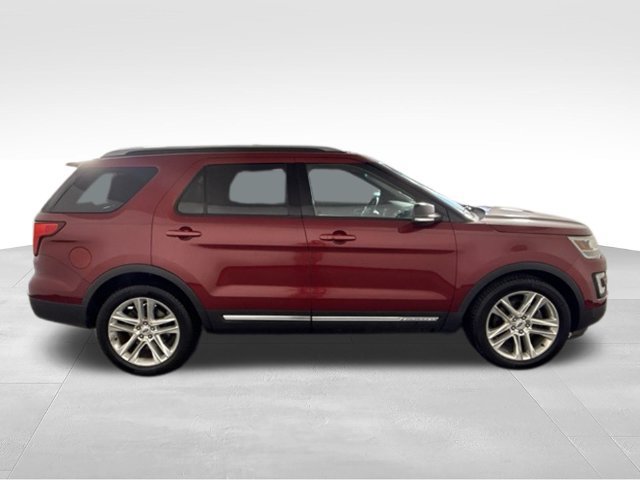 Used 2017 Ford Explorer XLT w/ Equipment Group 202A FWD image 11